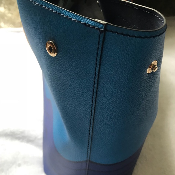 ❗️SOLD❗️Tory Burch Kerrington Parrot Square Tote - Picture 4 of 8